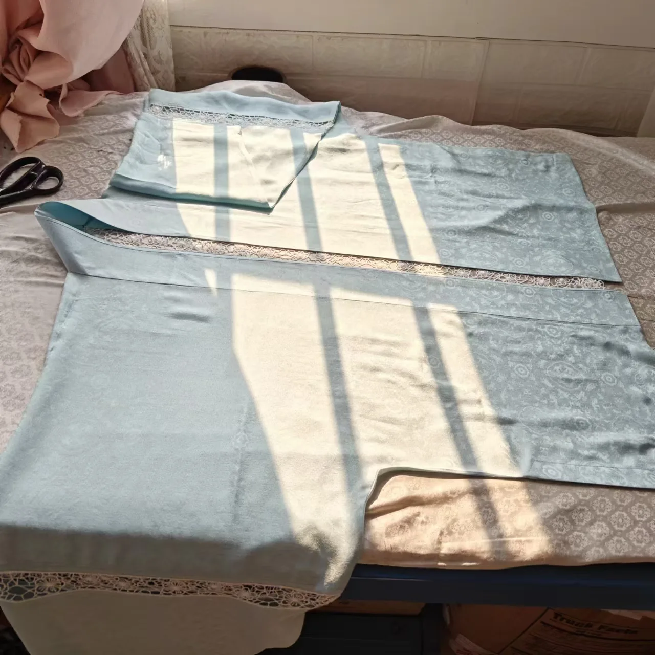 蕾丝拼接飞机袖