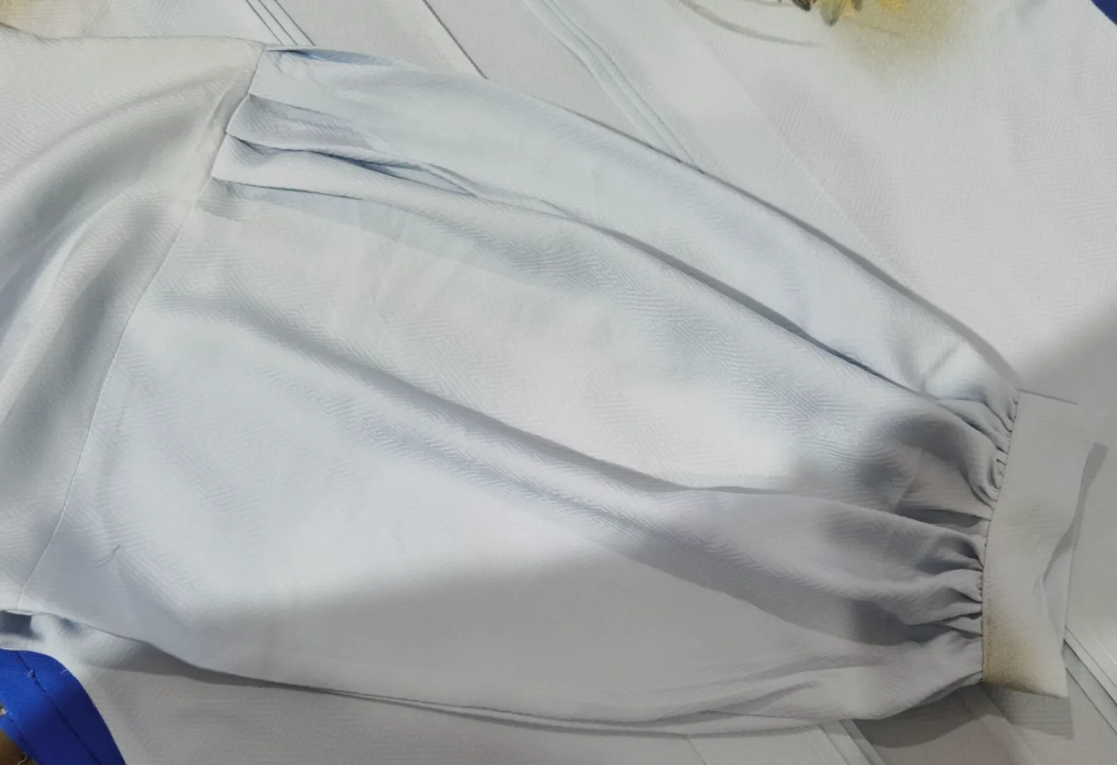 袖子泡泡袖